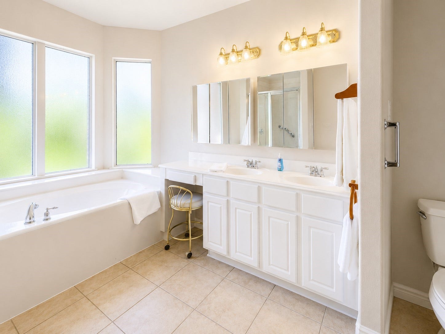 519 Oleander Street, Lake Jackson, TX 77566 PRIMARY BATHROOM