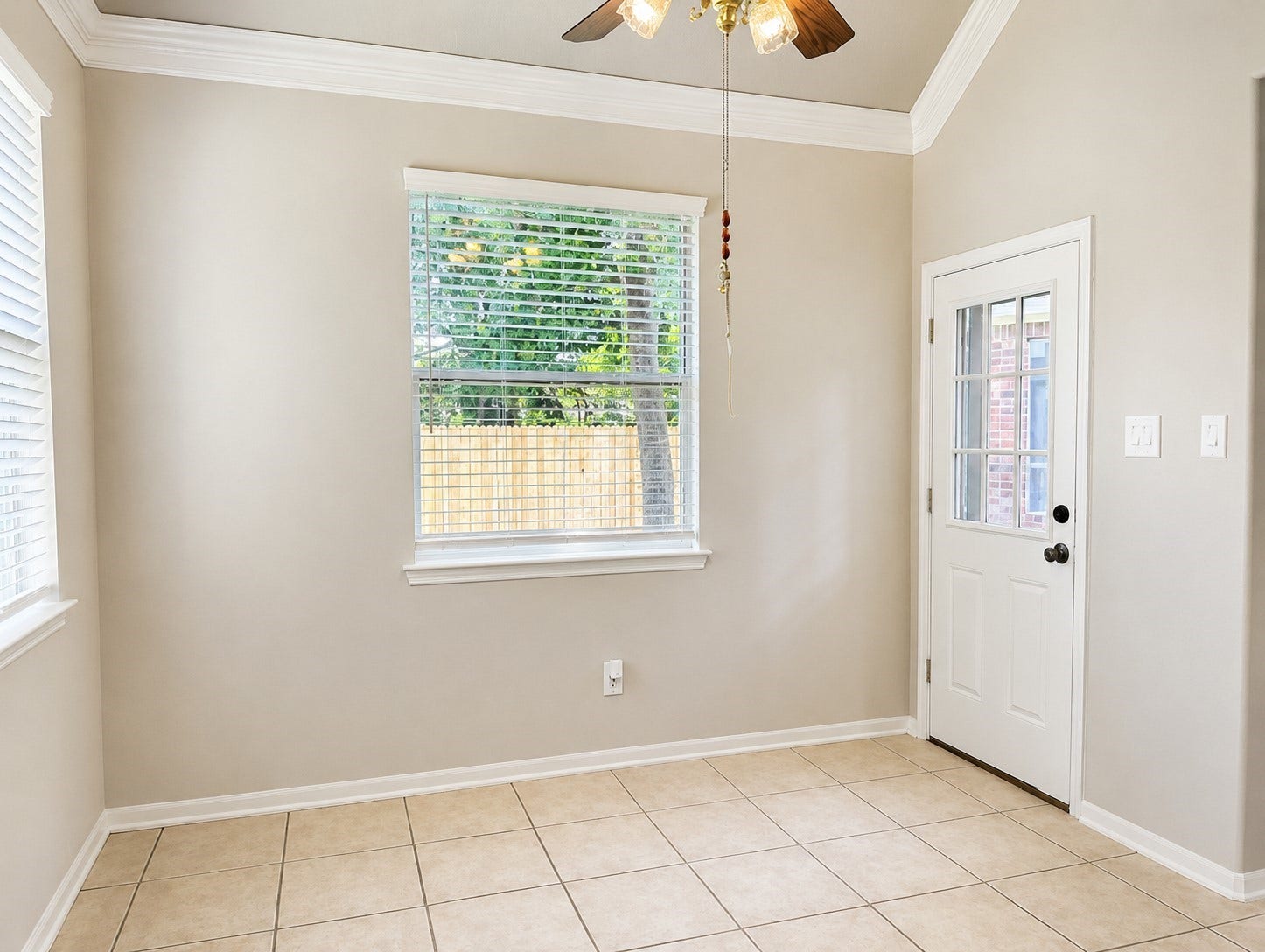 519 Oleander Street, Lake Jackson, TX 77566 BREAKFAST AREA