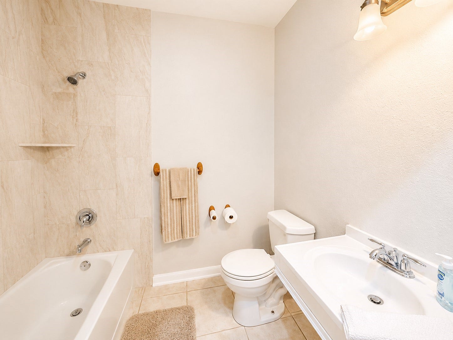 519 Oleander Street, Lake Jackson, TX 77566 BATHROOM 2 WHEEL CHAIR ACCESSIBLE
