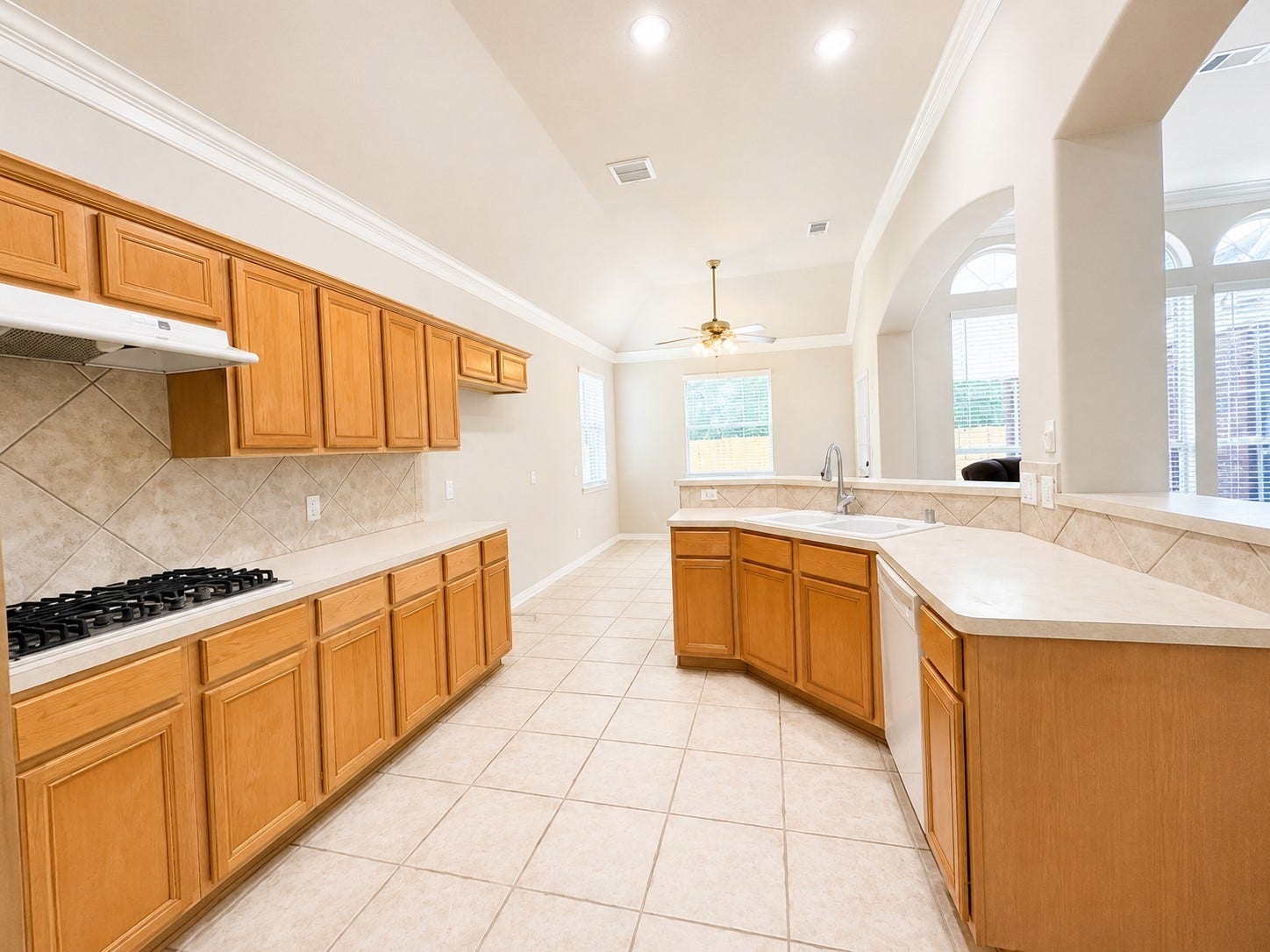 519 Oleander Street, Lake Jackson, TX 77566 KITCHEN