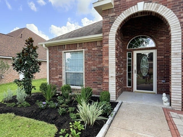 519 Oleander Street, Lake Jackson, TX 77566 FRESH LANDSCAPE