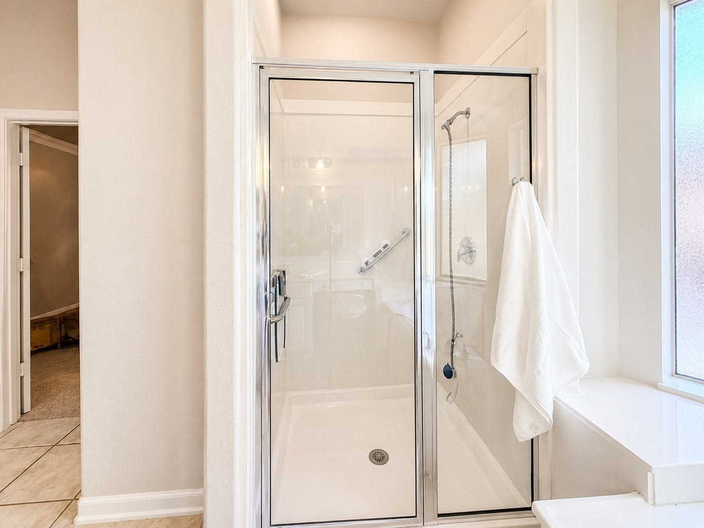 519 Oleander Street, Lake Jackson, TX 77566 PRIMARY BATHROOM