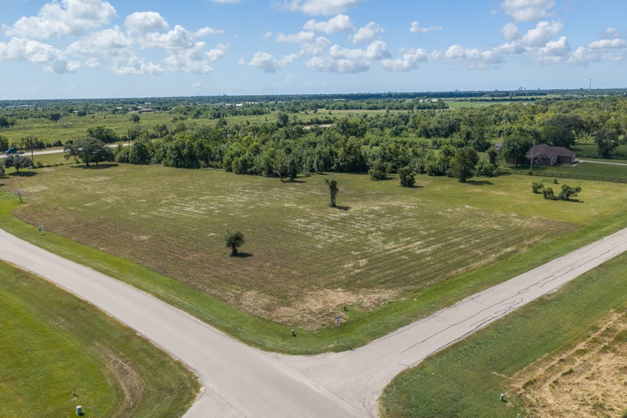 Property photo for 33003 Blue Crab Court, Richwood, TX