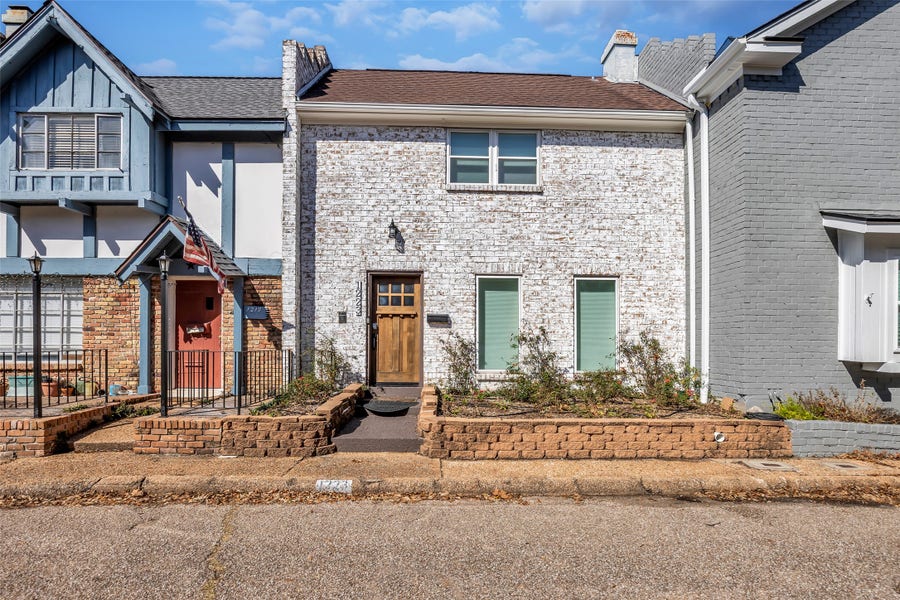 Property photo for 1223 Saxony Lane, Houston, TX