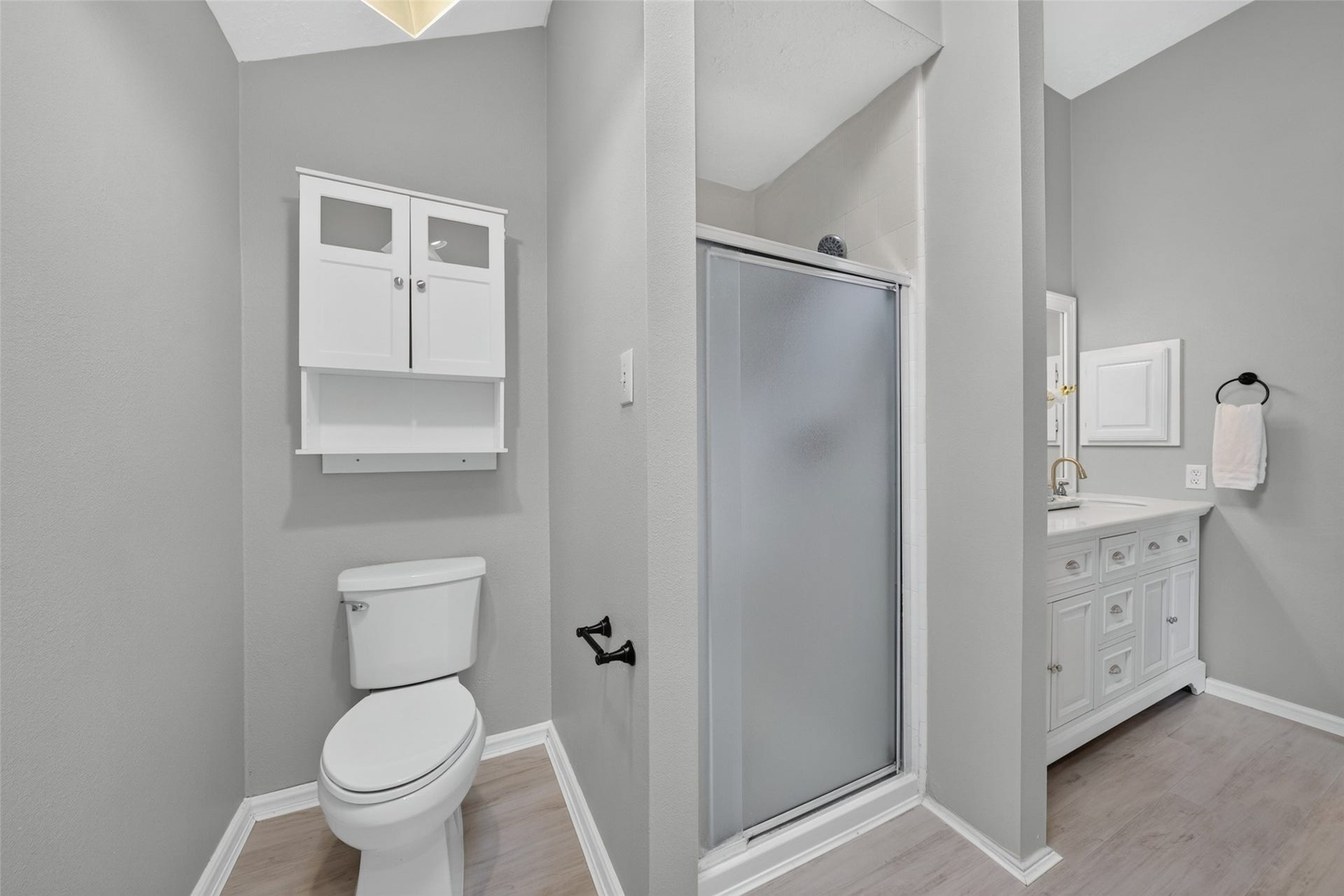 3507 Santa Rosa Lane, Sugar Land, TX 77478 A stylish primary en suite bath featuring a glass-enclosed walk-in shower and bright neutral tones.
