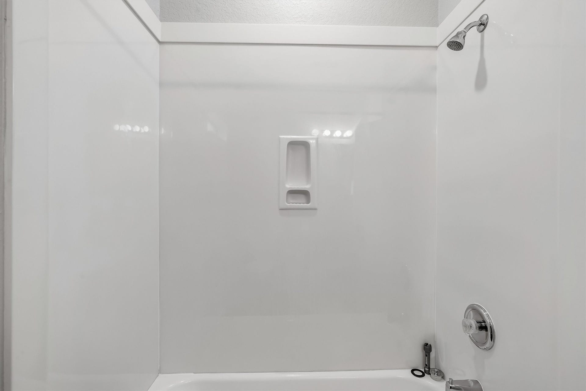 304 Reppert Street, Bacliff, TX 77518 Tub/shower combo