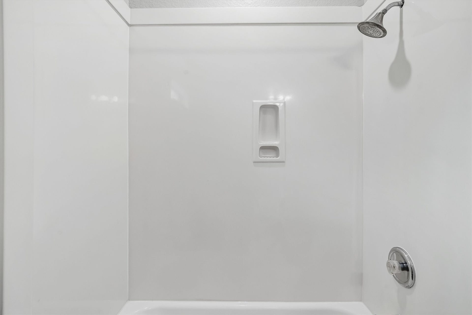 304 Reppert Street, Bacliff, TX 77518 Tub/shower combo