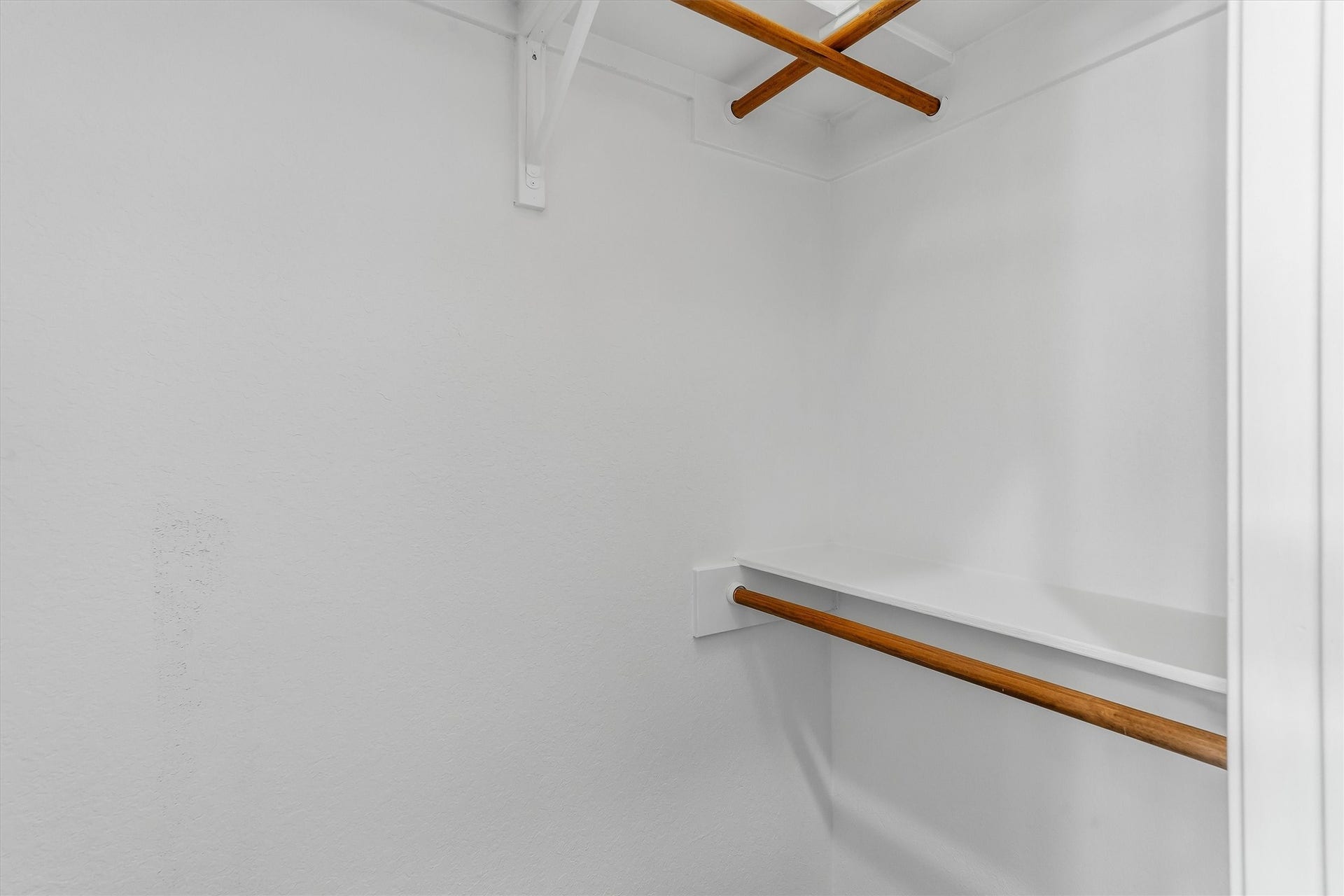 304 Reppert Street, Bacliff, TX 77518 Primary walk in closet