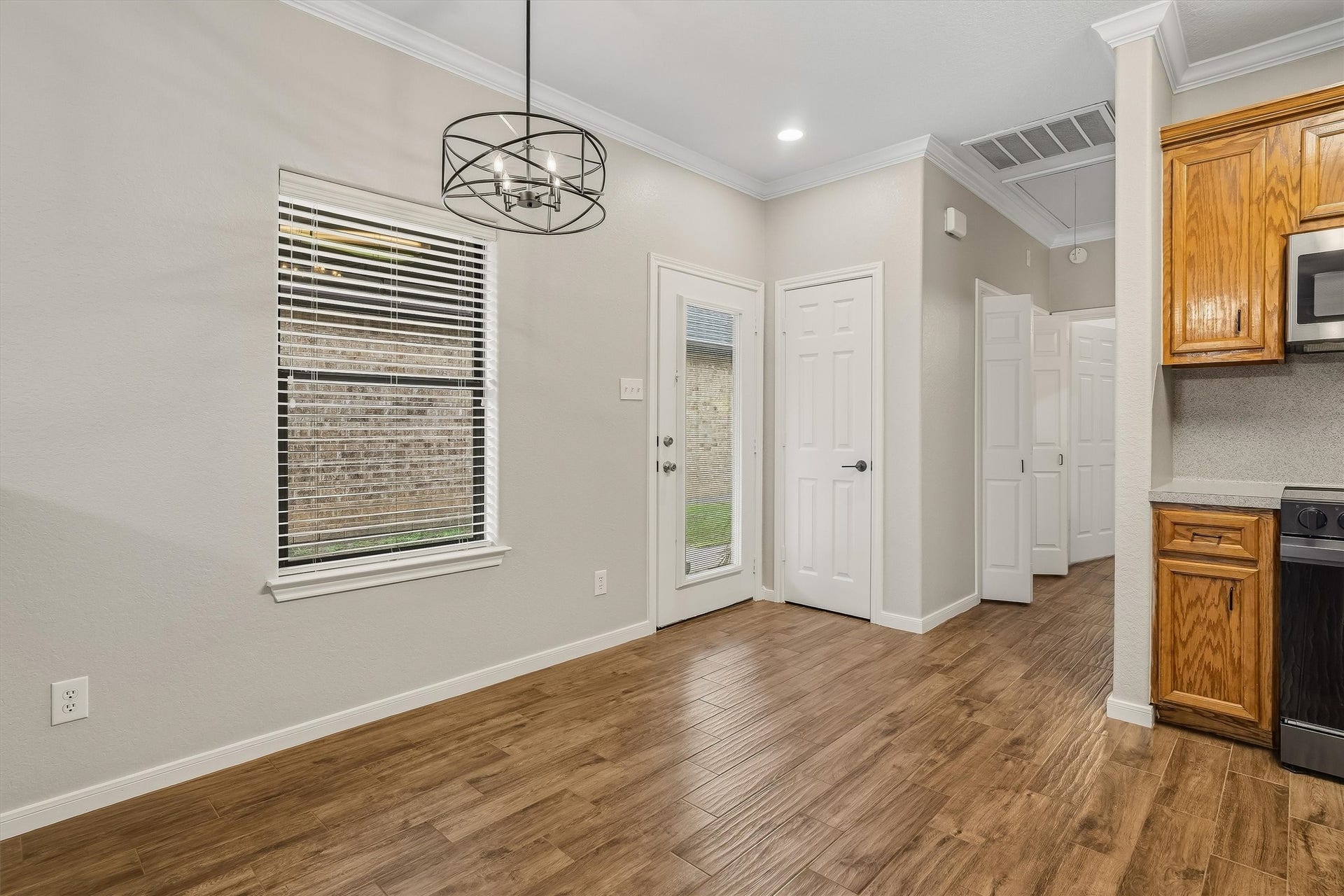 304 Reppert Street, Bacliff, TX 77518 Breakfast/dining area with outdoor access leading to the front courtyard