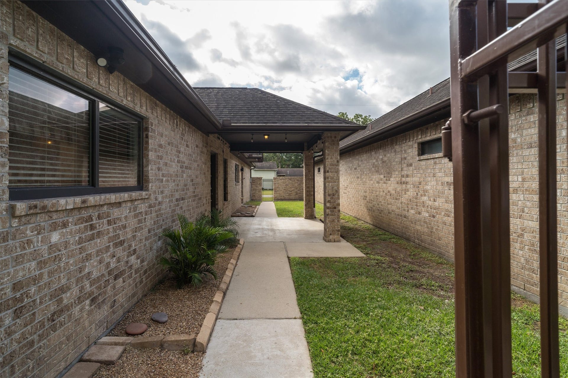 304 Reppert Street, Bacliff, TX 77518 Front yard/private courtyard area