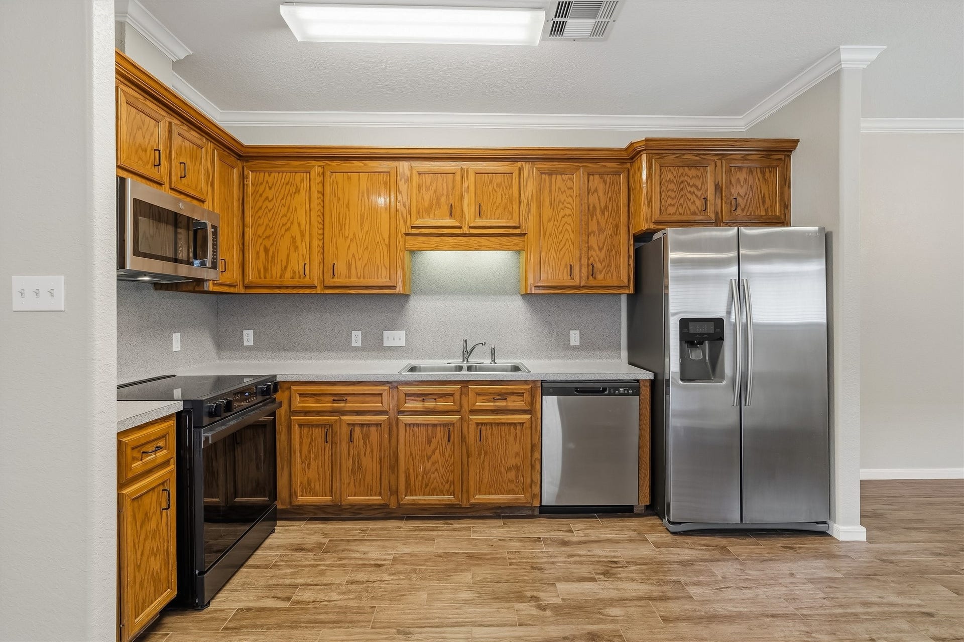 304 Reppert Street, Bacliff, TX 77518 Kitchen featuring stainless steel appliances