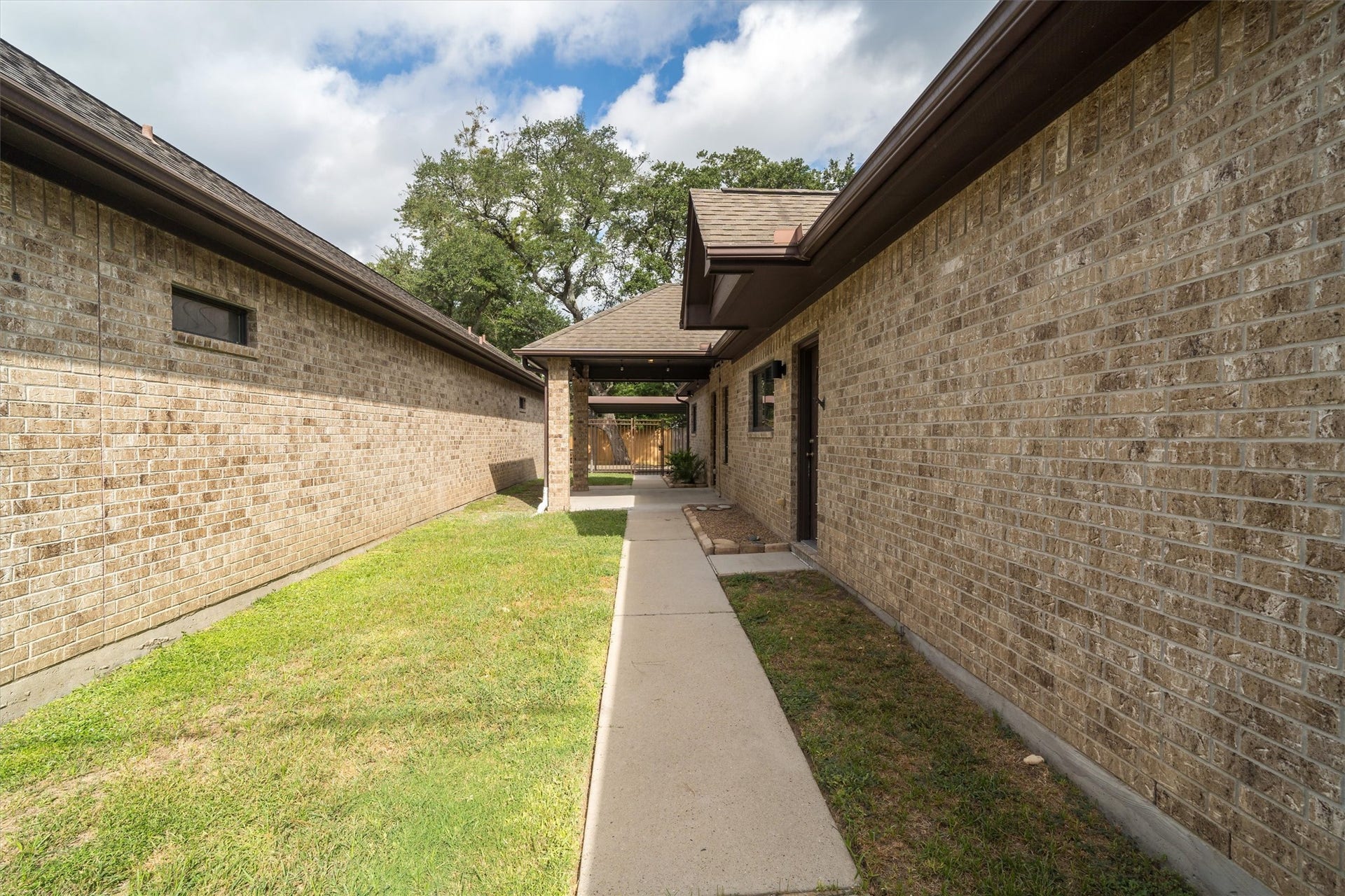 304 Reppert Street, Bacliff, TX 77518 Front yard/private courtyard area