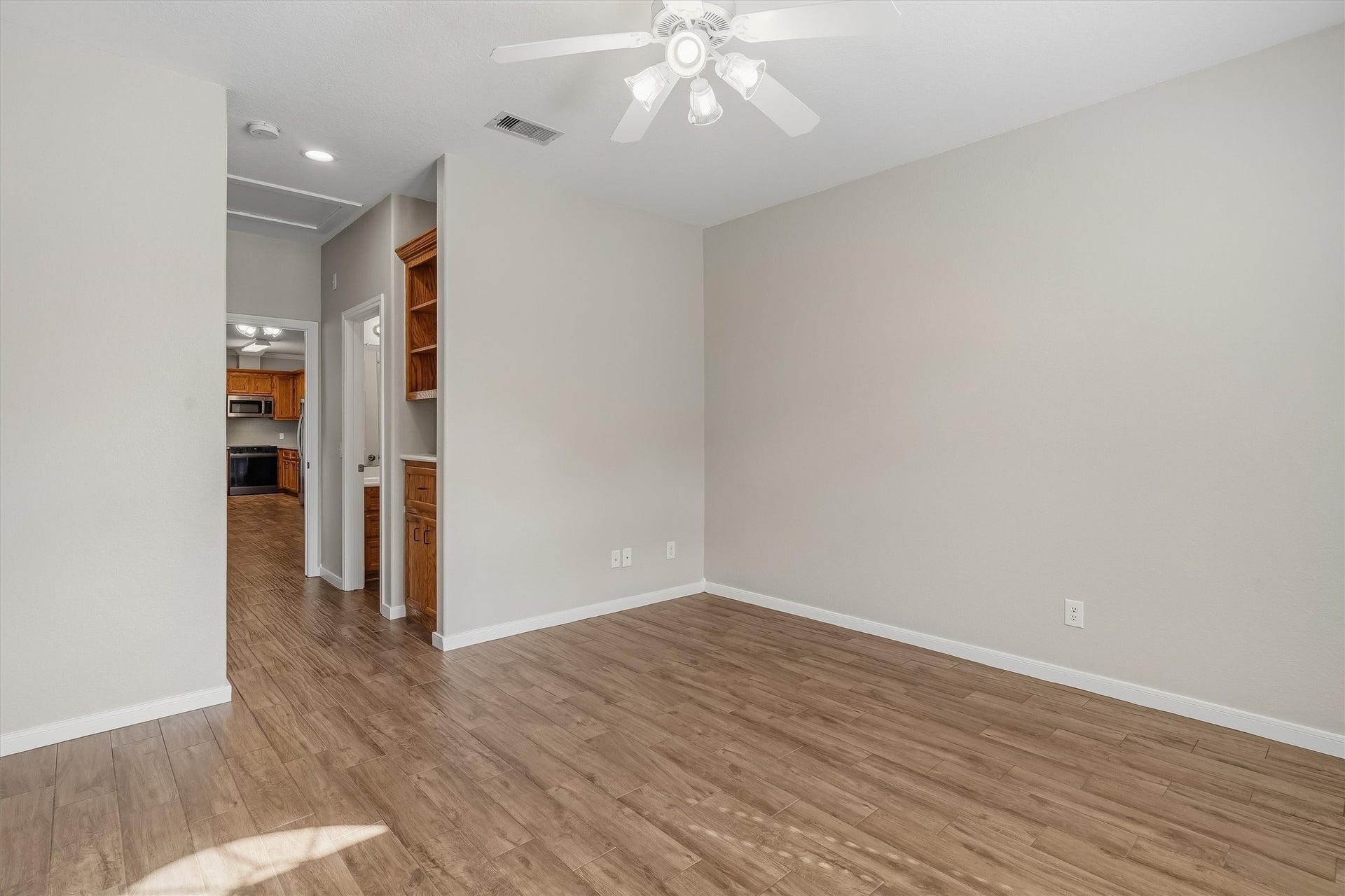 304 Reppert Street, Bacliff, TX 77518 Primary bedroom with en suite