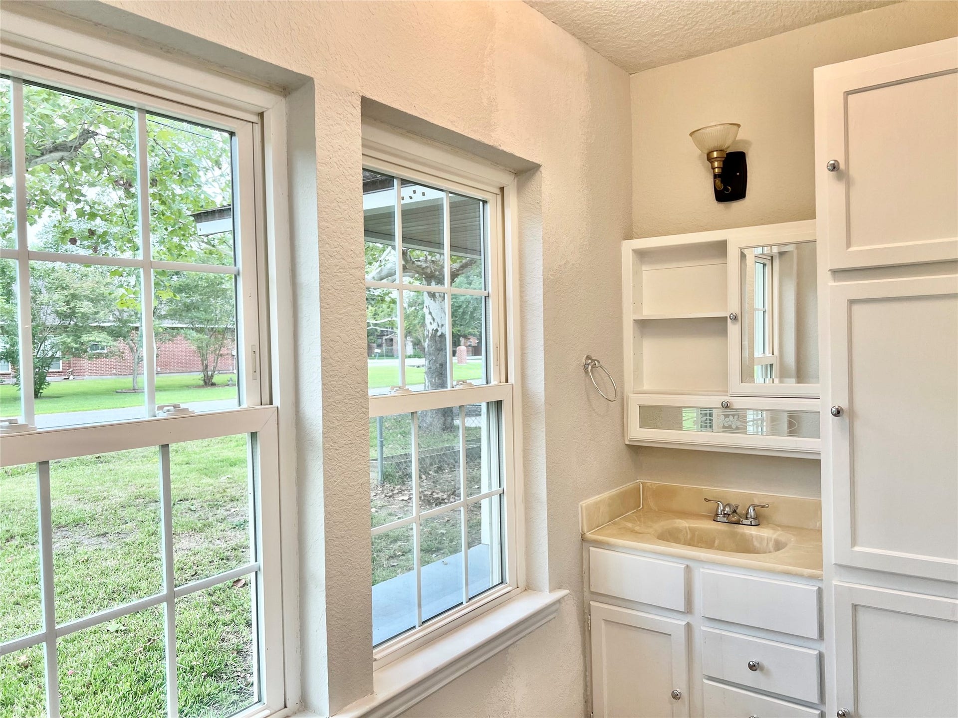 14414 2nd Street Street, Santa Fe, TX 77517 And part of the primary suite. Wonderful energy efficient windows and natural lighting.