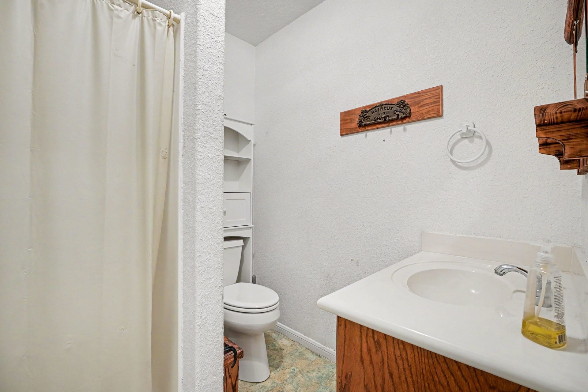 3320 Tower Road, Santa Fe, TX 77517 Full Bath in Game Room