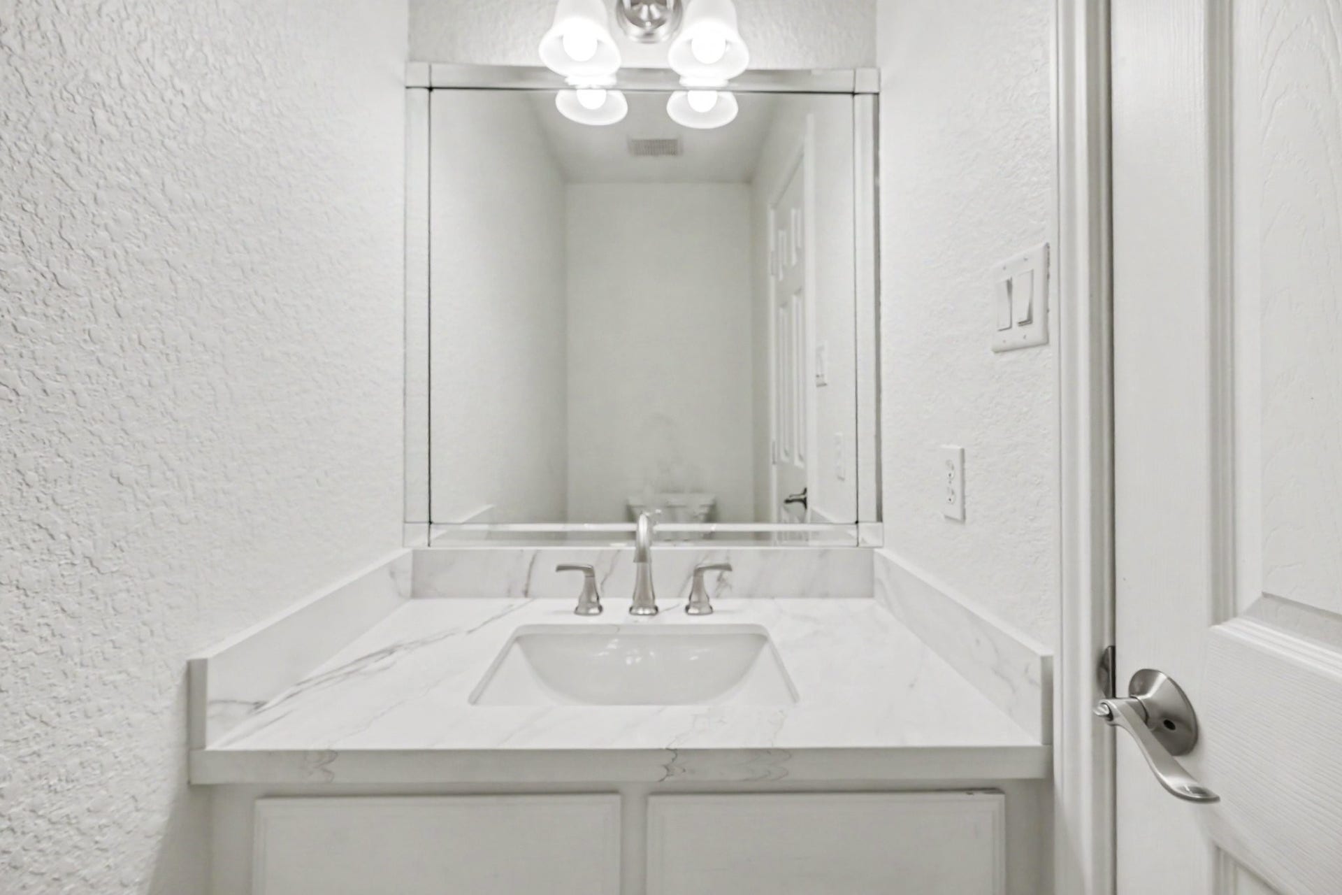 3320 Tower Road, Santa Fe, TX 77517 Half Bath