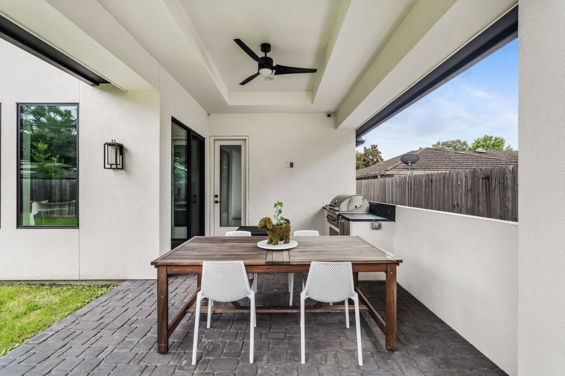 4638 Merwin Street, Houston, TX 77027 Enjoy outdoor dining in comfort beneath the covered patio,