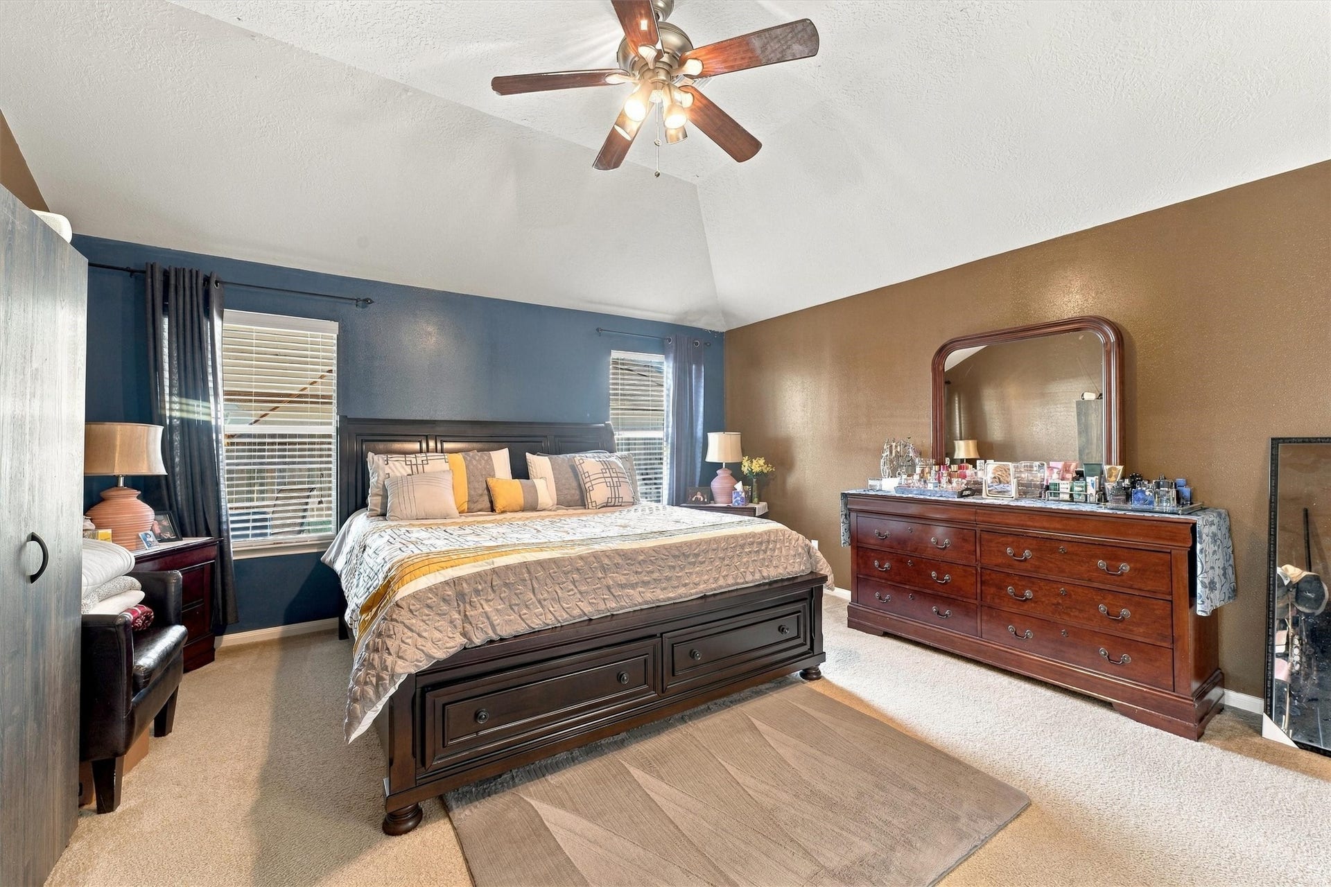 18931 Bonners Park Circle, Katy, TX 77449 Spacious bedroom with a vaulted ceiling.