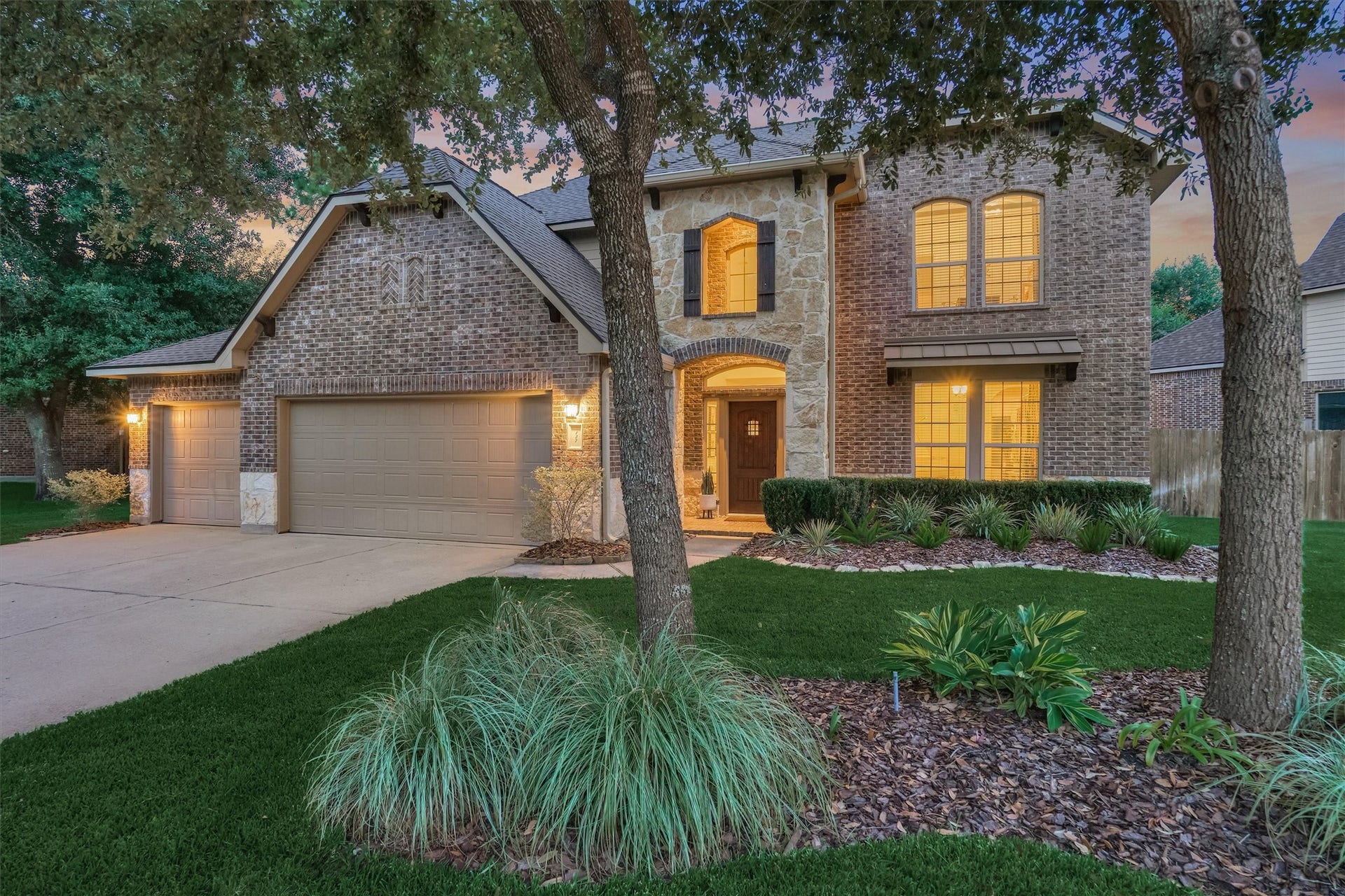 137 Jaxxon Pointe Drive, Montgomery, TX 77316 Welcome home! Set on a premium lot with an expansive driveway & 3-car garage, this beautiful home offers 4 bedrooms, 3.5 baths, a spacious game room & incredible indoor-outdoor livingall nestled in the highly sought-after master-planned community of Woodforest and zoned to desirable Montgomery ISD.