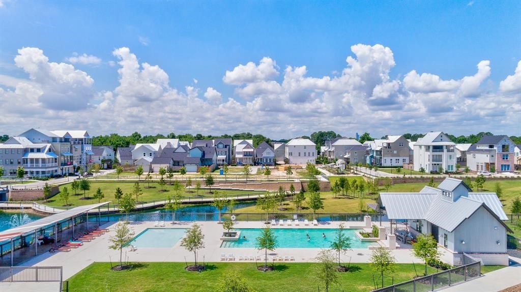 8805 Kolbe Bend Lane, Houston, TX 77080 Kolbe Farms residents enjoy access to an impressive community pool and surrounding recreation area.