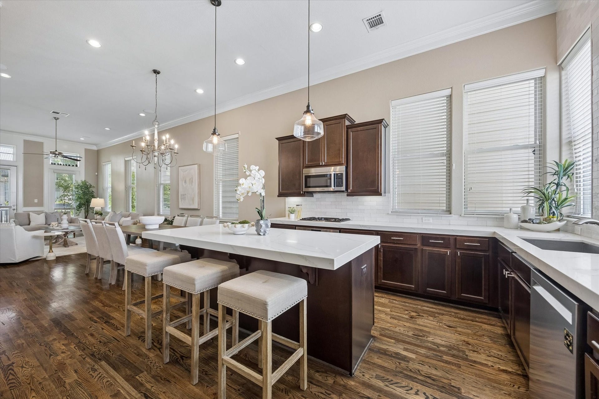8805 Kolbe Bend Lane, Houston, TX 77080 Open-concept kitchen provides excellent sightlines through the dining and living spaces, creating a natural flow for entertaining.