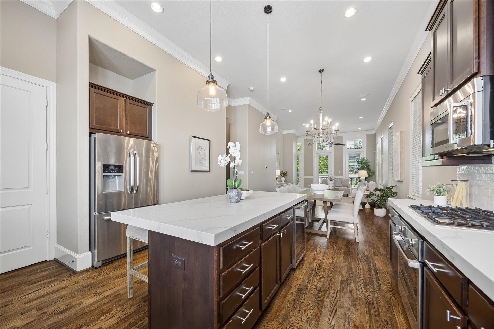 8805 Kolbe Bend Lane, Houston, TX 77080 Spacious kitchen with oversized center island, quartz countertops, stainless steel appliances and ample cabinetry.