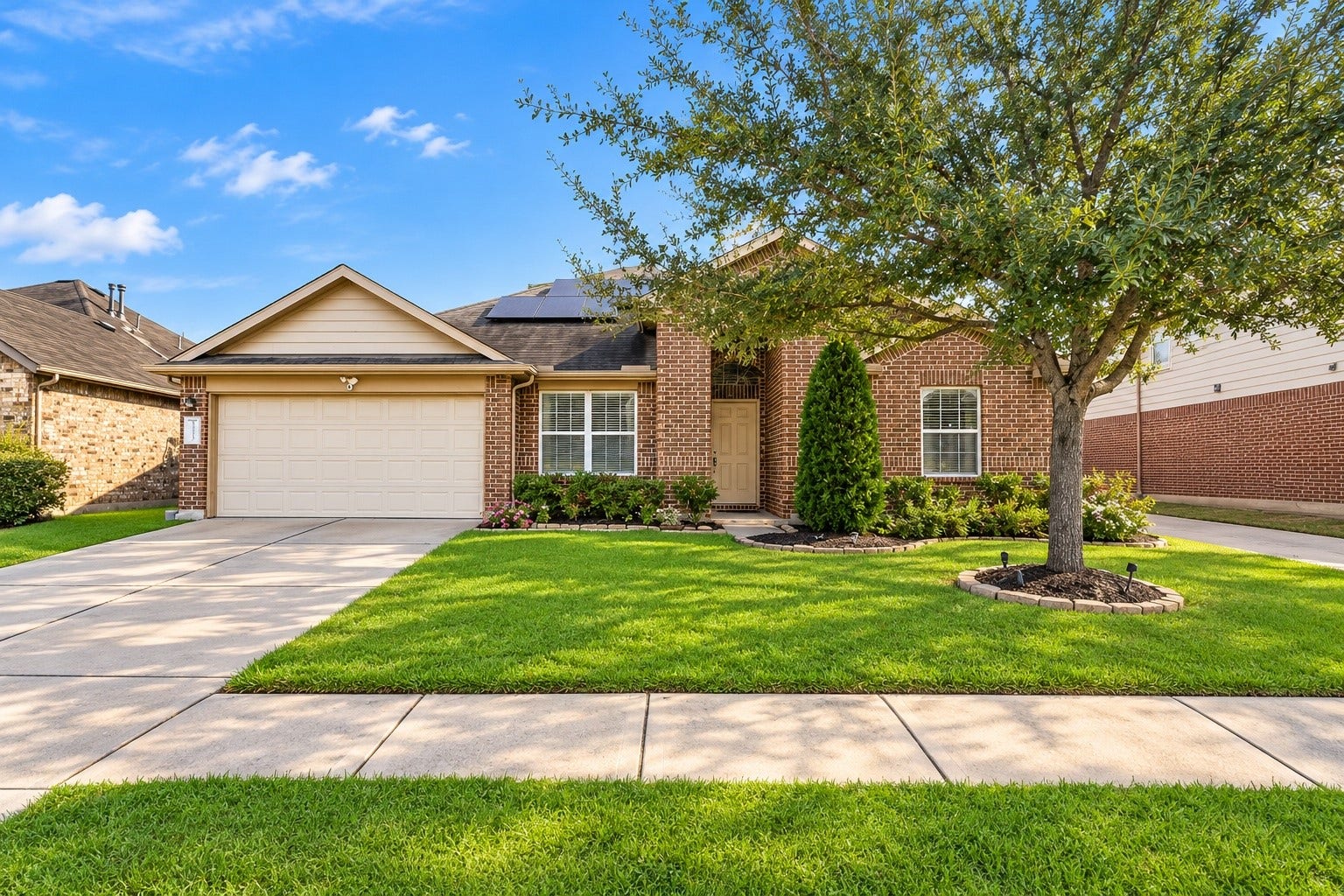 17822 Royal Breccia Lane, Richmond, TX 77407 Welcome to this beautifully maintained, fully furnished single-story residence featuring four bedrooms, three bathrooms, a spacious floor plan, and a two-car garage.