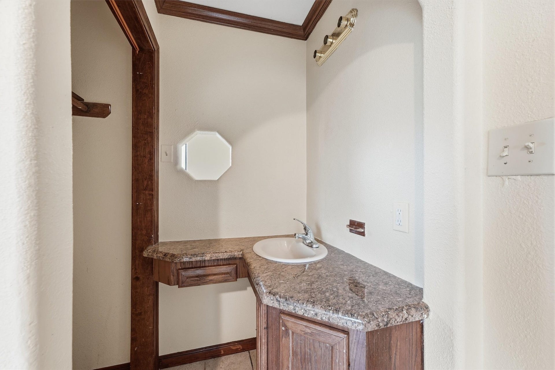 5709 Sherman Street, Houston, TX 77011 5709 Sherman Street, Houston, TX 77011