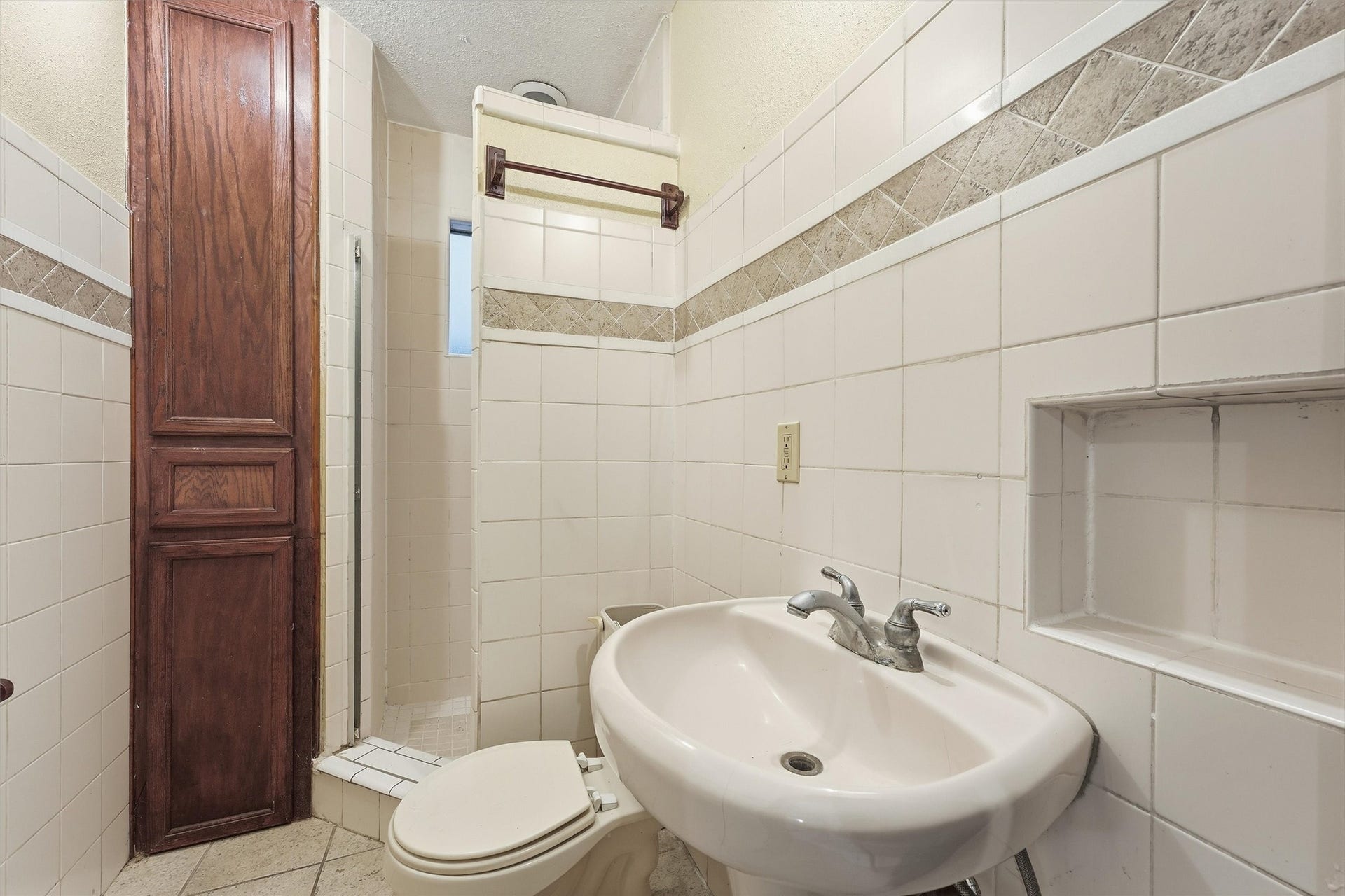 5709 Sherman Street, Houston, TX 77011 5709 Sherman Street, Houston, TX 77011