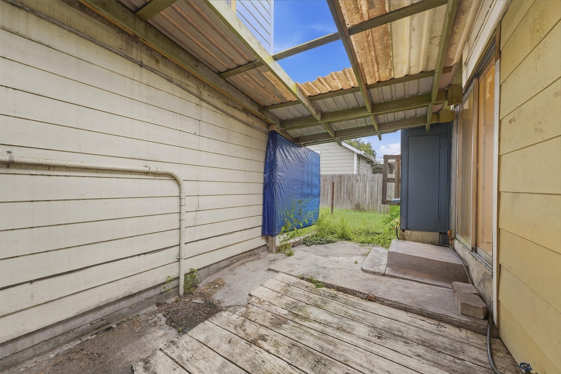 5709 Sherman Street, Houston, TX 77011 5709 Sherman Street, Houston, TX 77011