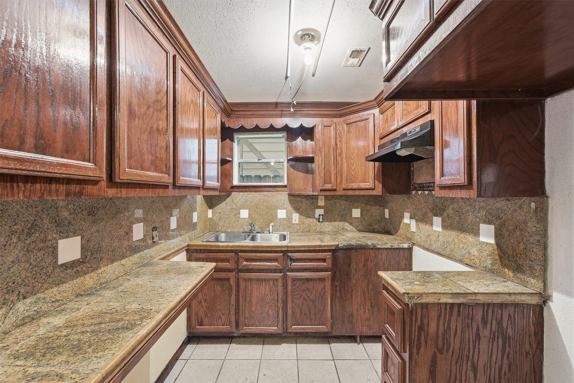 5709 Sherman Street, Houston, TX 77011 5709 Sherman Street, Houston, TX 77011
