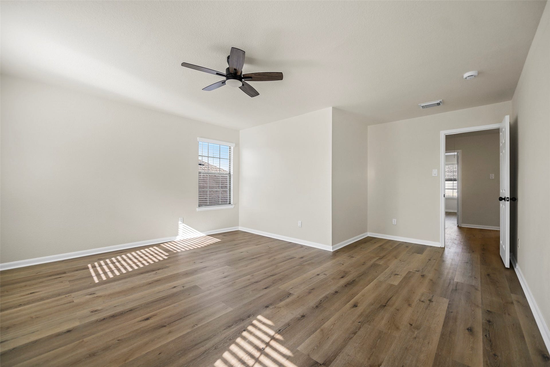 4th Bedroom with a study nook.