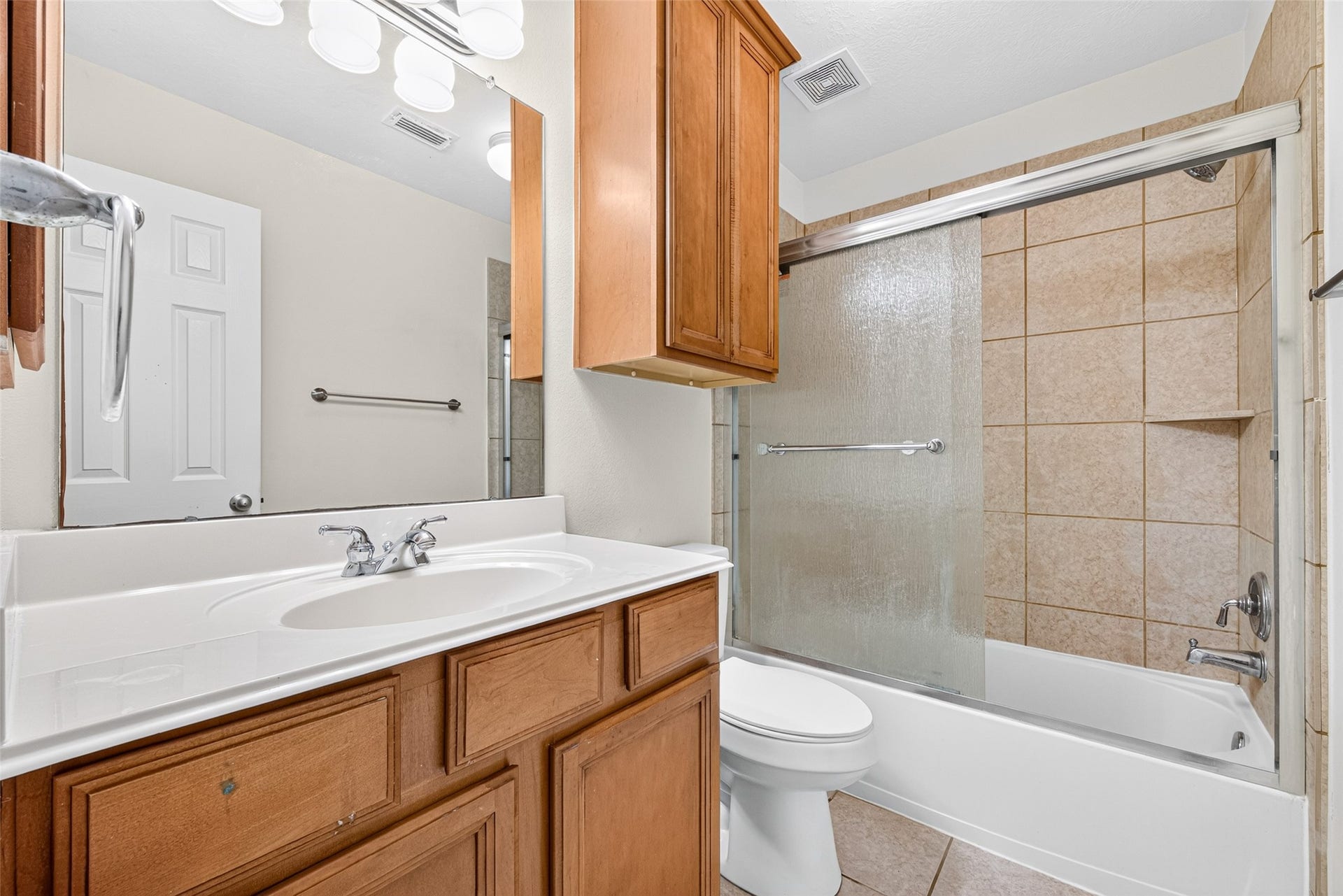 14242 Ashmore Reef Court, Sugar Land, TX 77498 Secondary bathroom#1