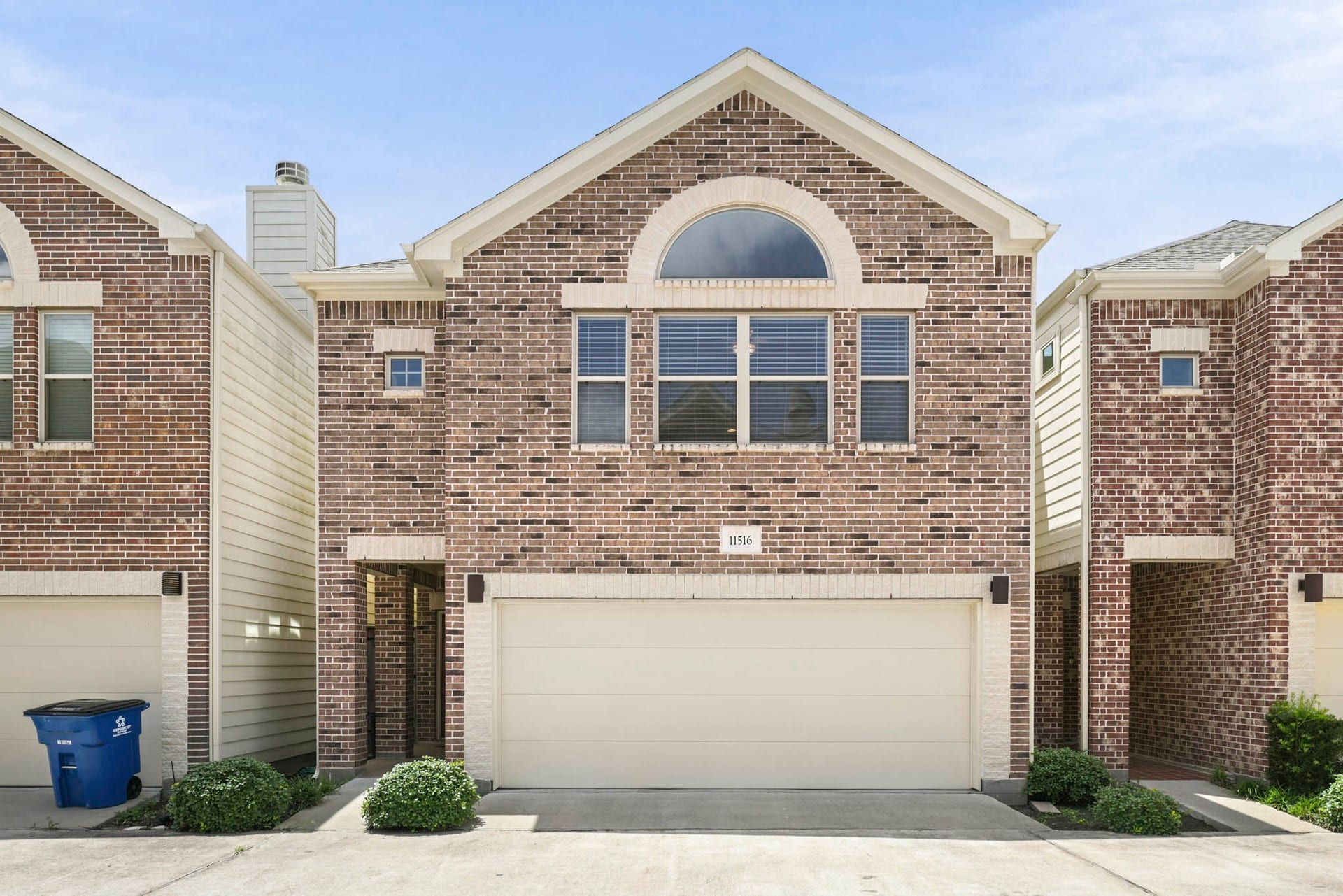 11516 Main Maple Drive, Houston, TX 77025 Welcome to 11516 Main Maple Drive, a beautifully maintained brick townhome offering low-maintenance living in the heart of the Medical Center area.