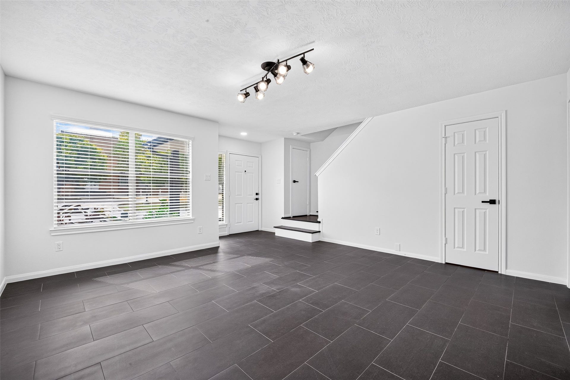 1214 Cleveland Street, Houston, TX 77019
