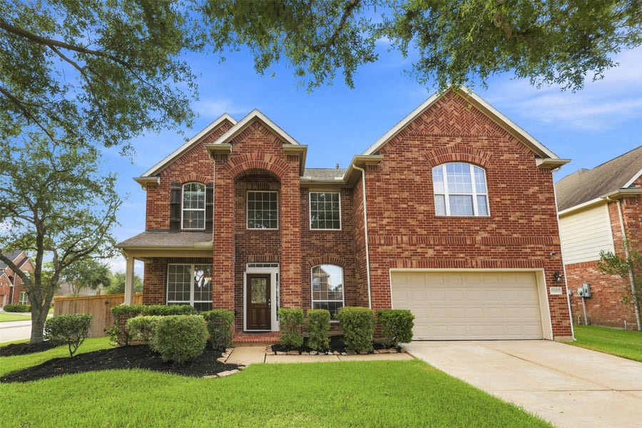 Property photo for 13107 Silhouette Bay Court, Pearland, TX