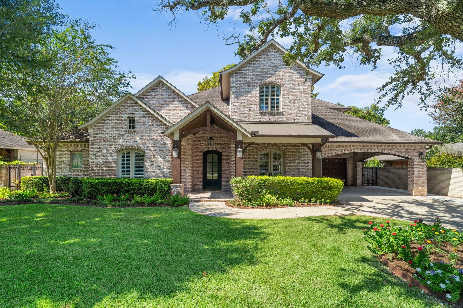706 Oyster Creek Drive, Sugar Land, TX 77478 Experience relaxing waterfront living in this fabulous custom home, built in 2018 and situated on a prime lot along Oyster Creek in historic Old Sugar Land.