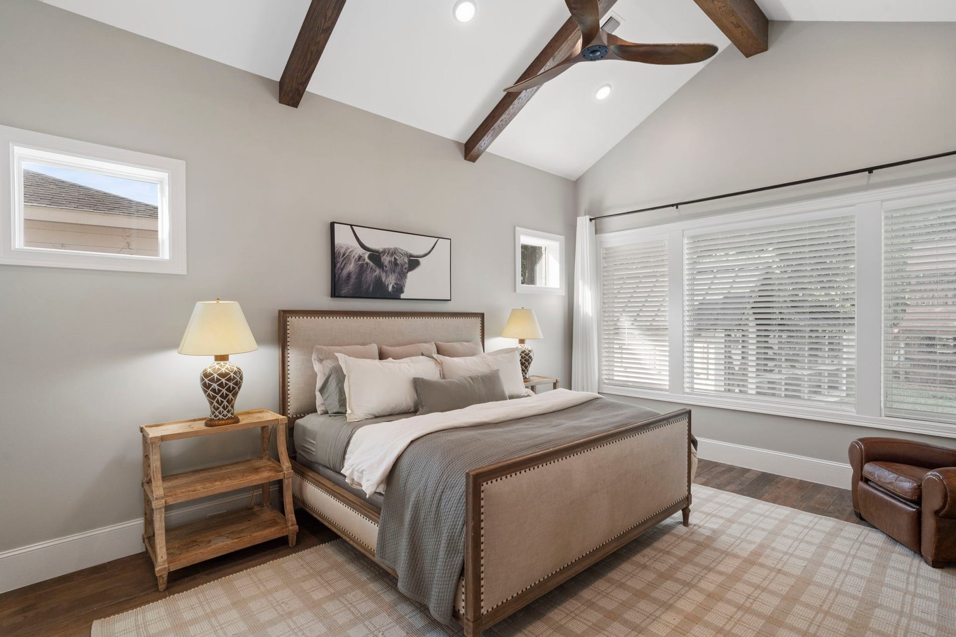 706 Oyster Creek Drive, Sugar Land, TX 77478 The first-floor owners suite is designed to take full advantage of its setting, with a vaulted wood-beamed ceiling and expansive windows overlooking the backyard and waterfront.