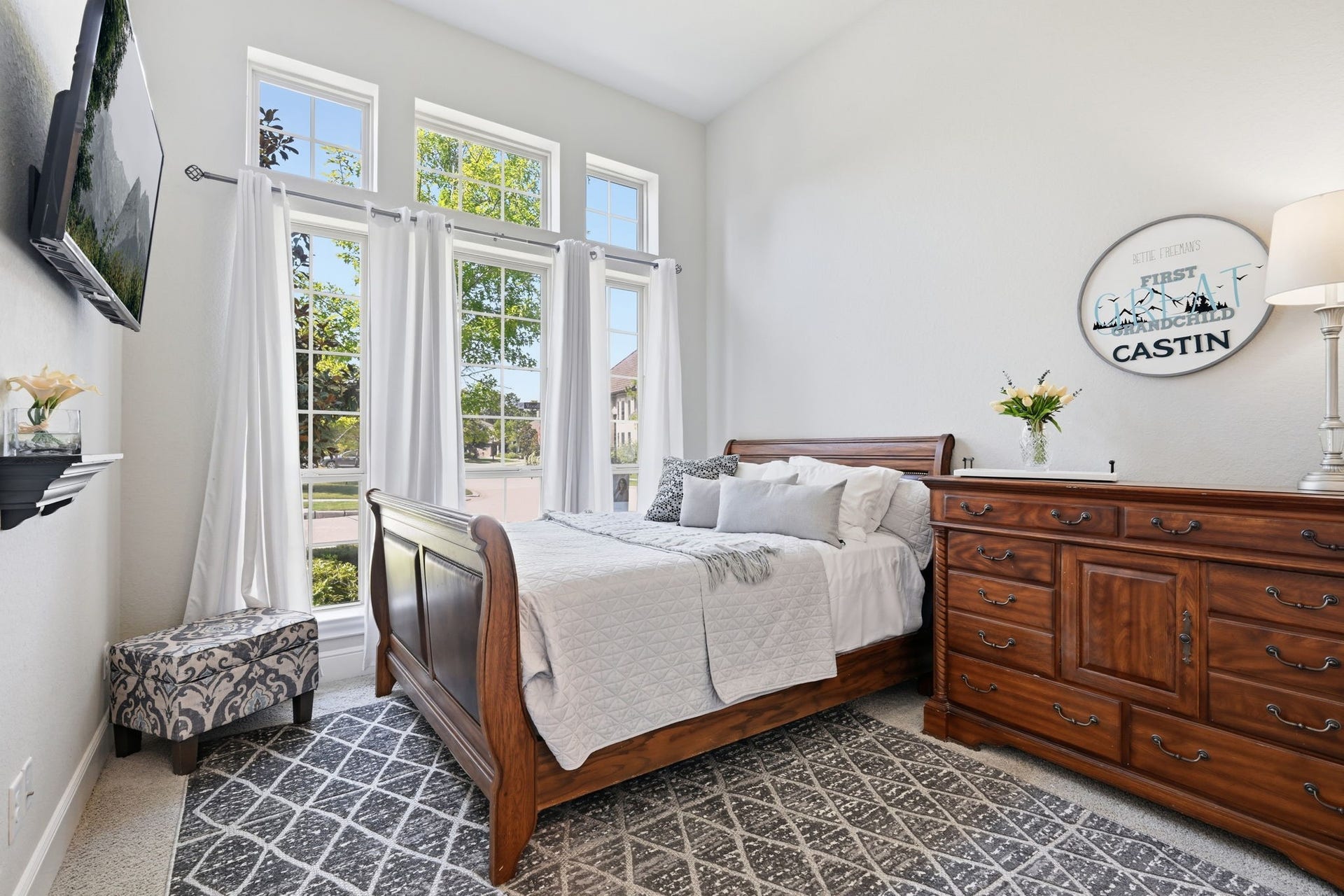 4043 Woodland Meadow Drive, Spring, TX 77386 Bedroom 2 is located on the first floor with it's own private bath and features 13' ceilings.