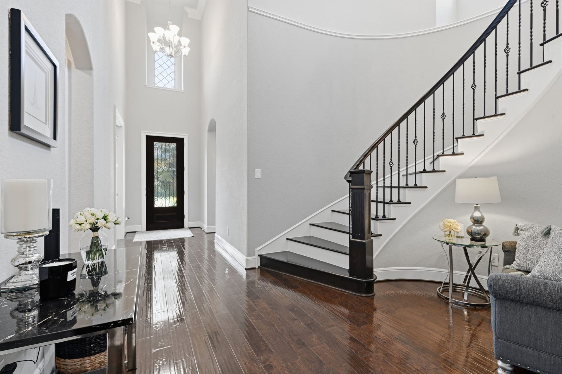 4043 Woodland Meadow Drive, Spring, TX 77386 Stunning foyer with curved staircase.