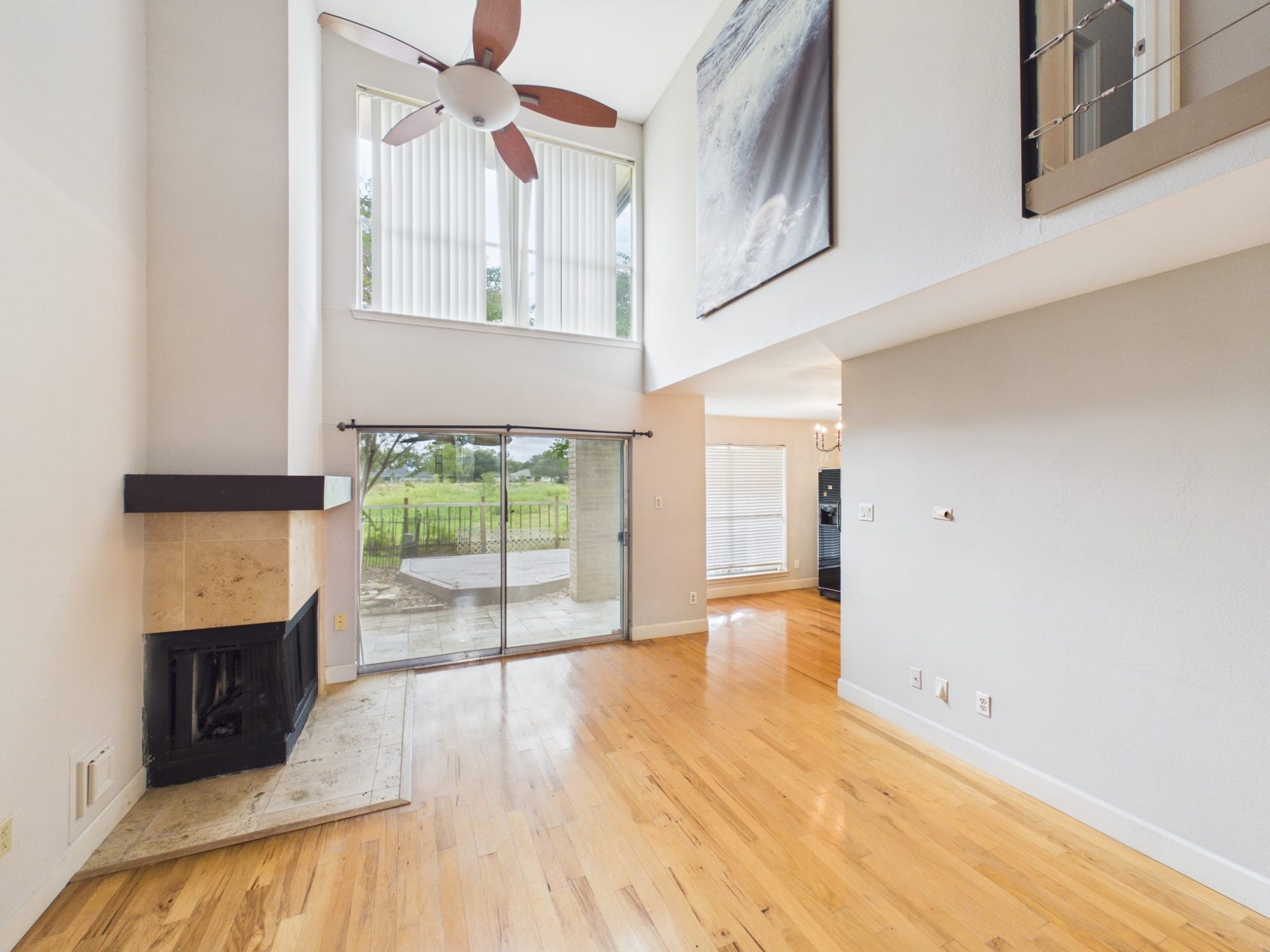 15938 Seahorse Drive, #275, Houston, TX 77062 Soaring Ceilings & Abundant Natural Light in the Living Room