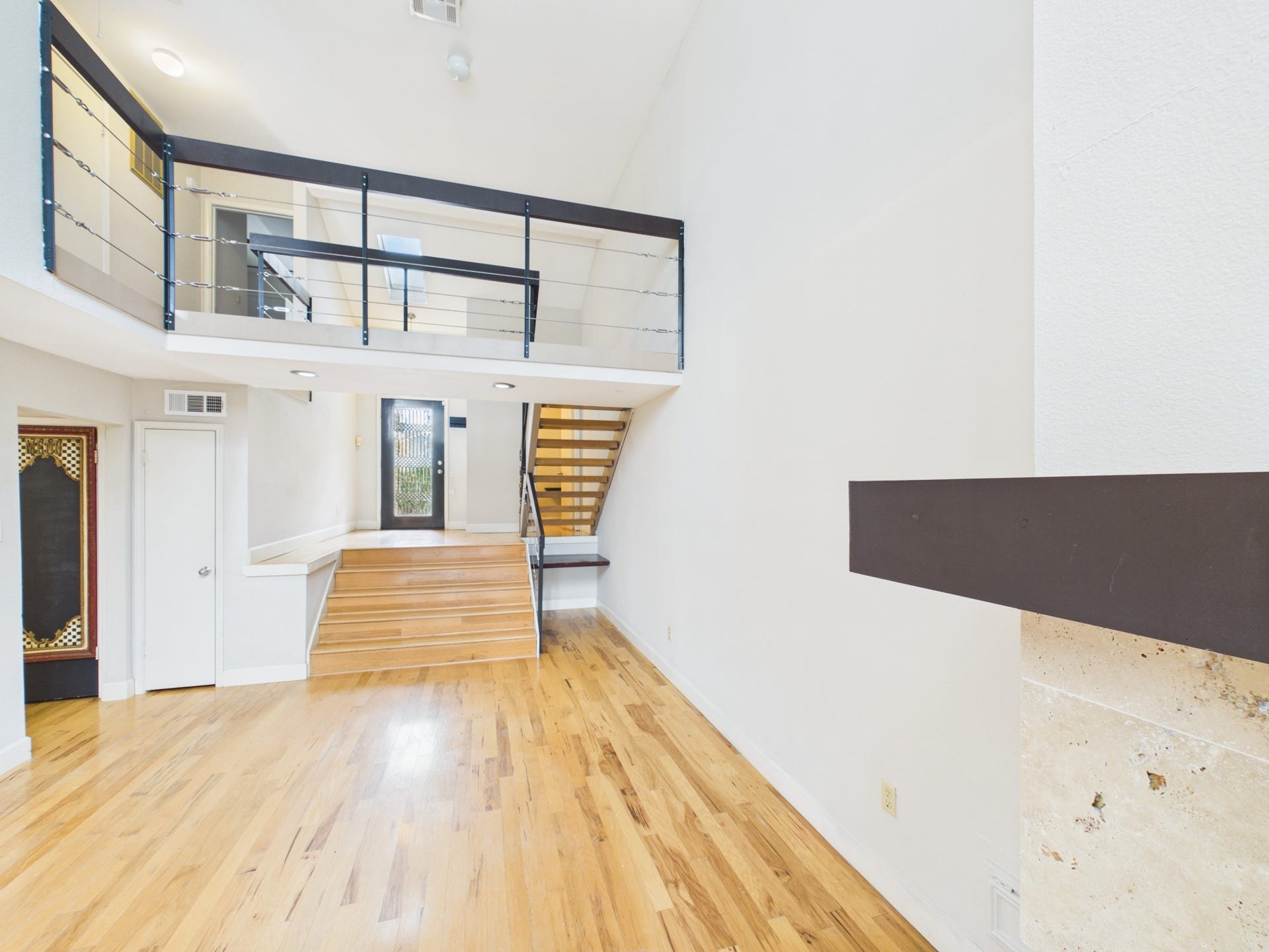 15938 Seahorse Drive, #275, Houston, TX 77062 Welcome to 15938 Seahorse Drive