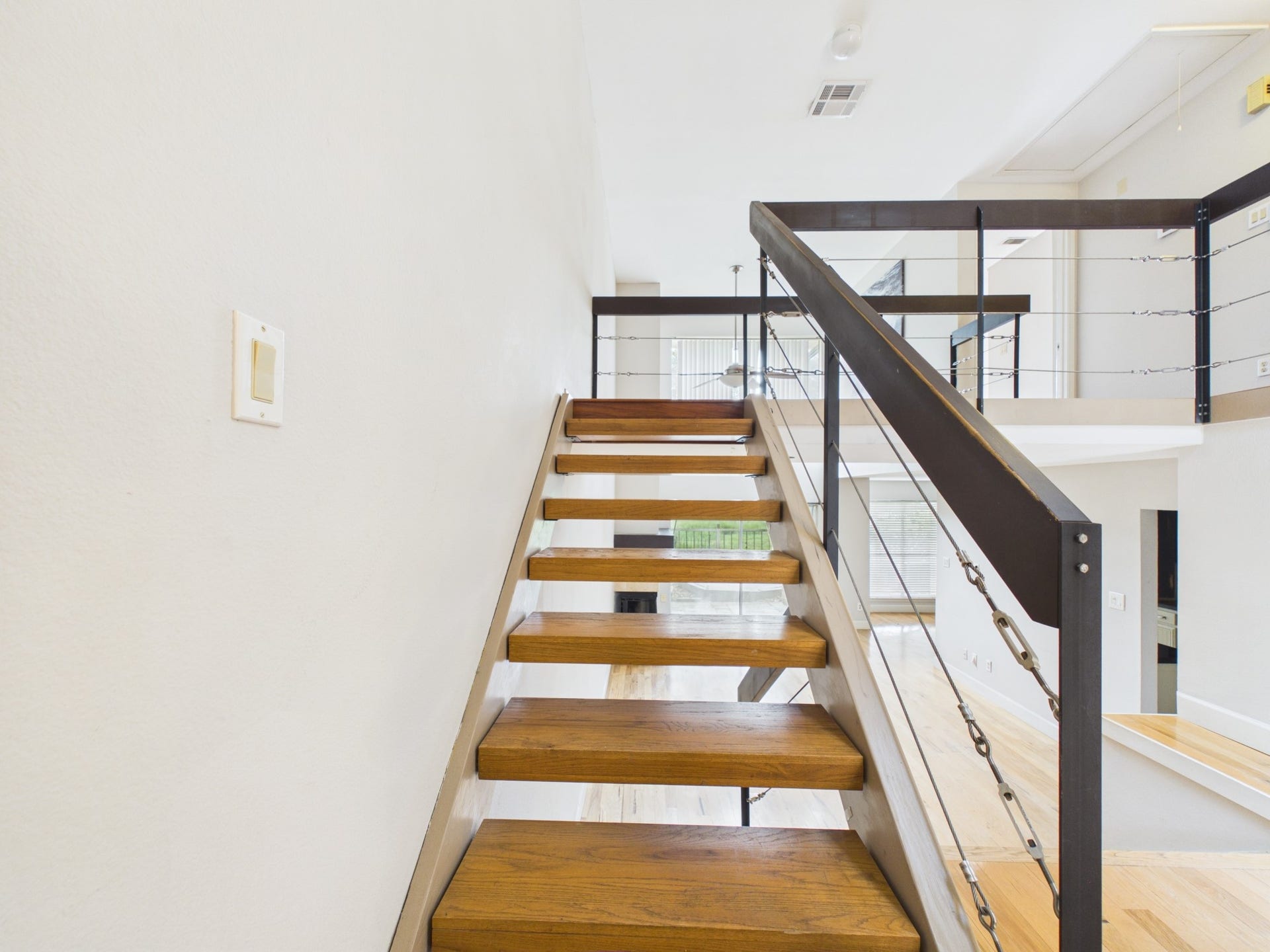 15938 Seahorse Drive, #275, Houston, TX 77062 Floating Staircase & Post Tension Cable Railings