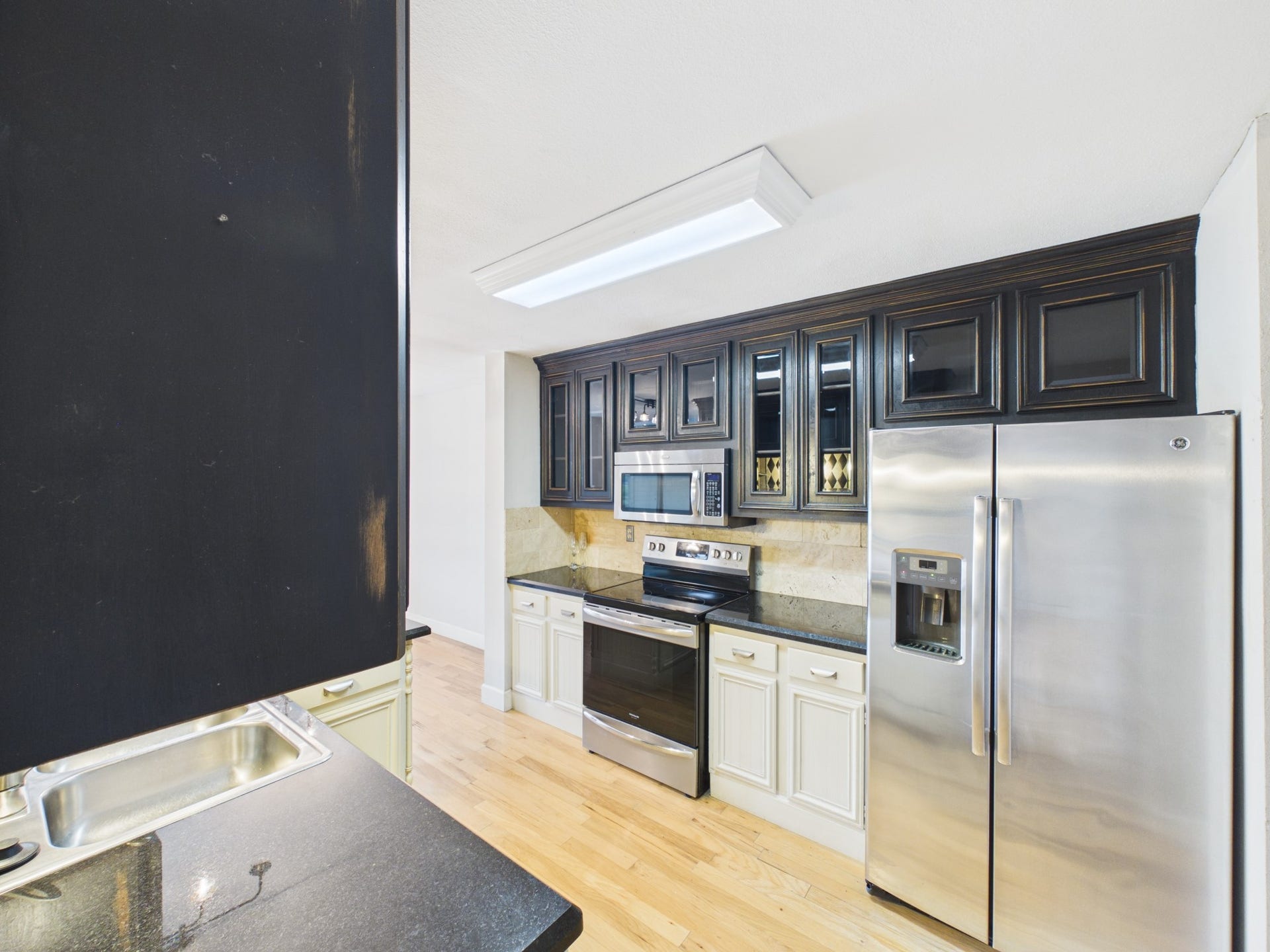 15938 Seahorse Drive, #275, Houston, TX 77062 Gorgeous Cabinet, Black Granite Counters & All Stainless Steel Appliances