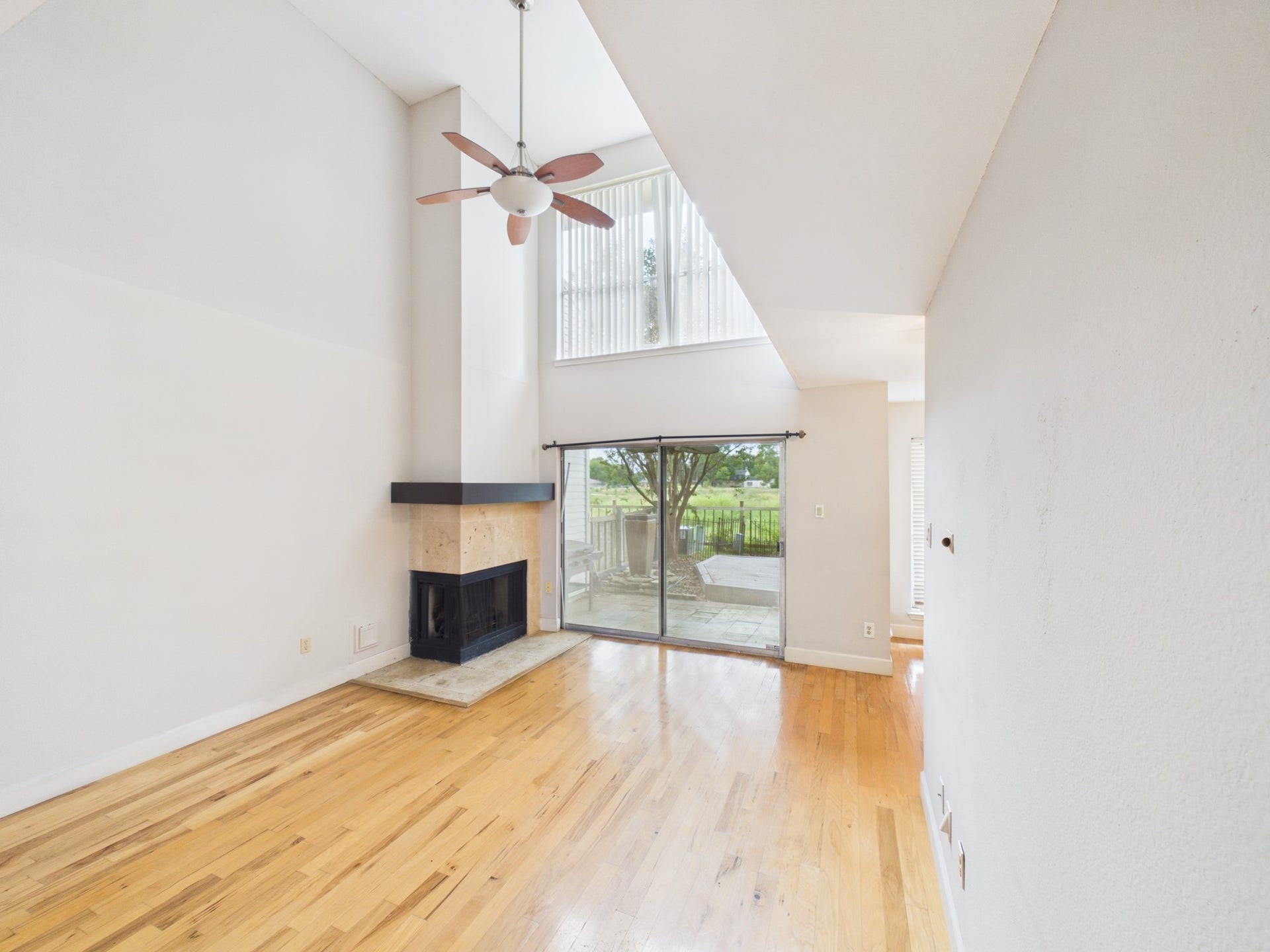 15938 Seahorse Drive, #275, Houston, TX 77062 Gas Fireplace & Sliding Patio Door to the Backyard