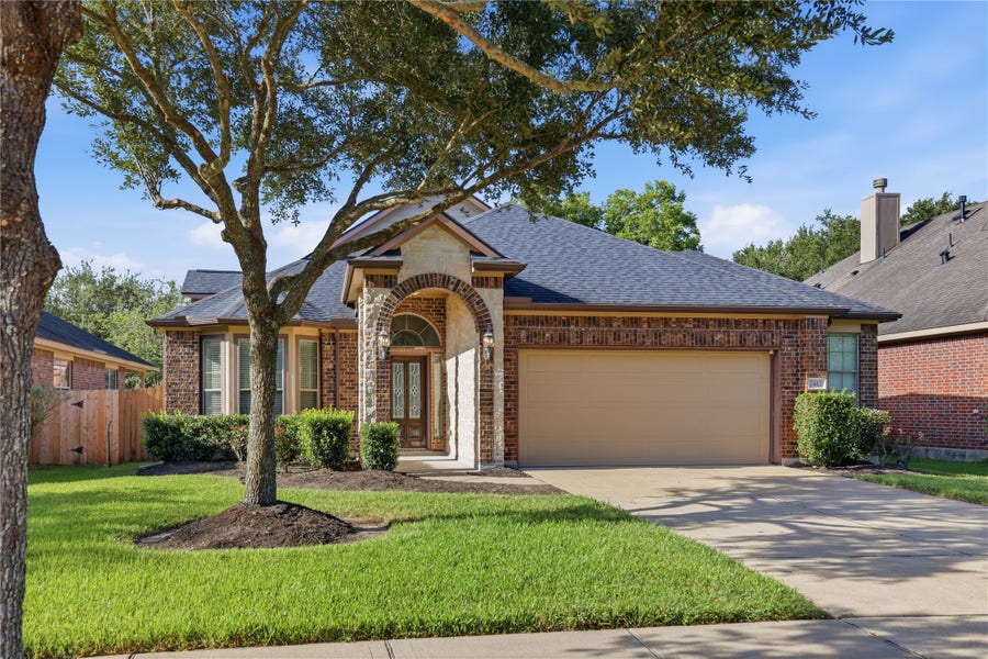 Property photo for 2412 Via Montesano, League City, TX
