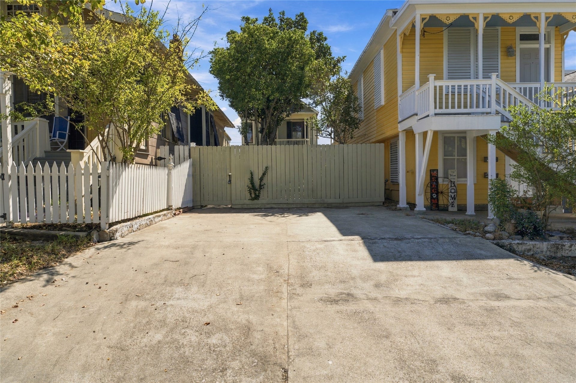 611 Church Street Street, Galveston, TX 77550 611 Church Street Street, Galveston, TX 77550