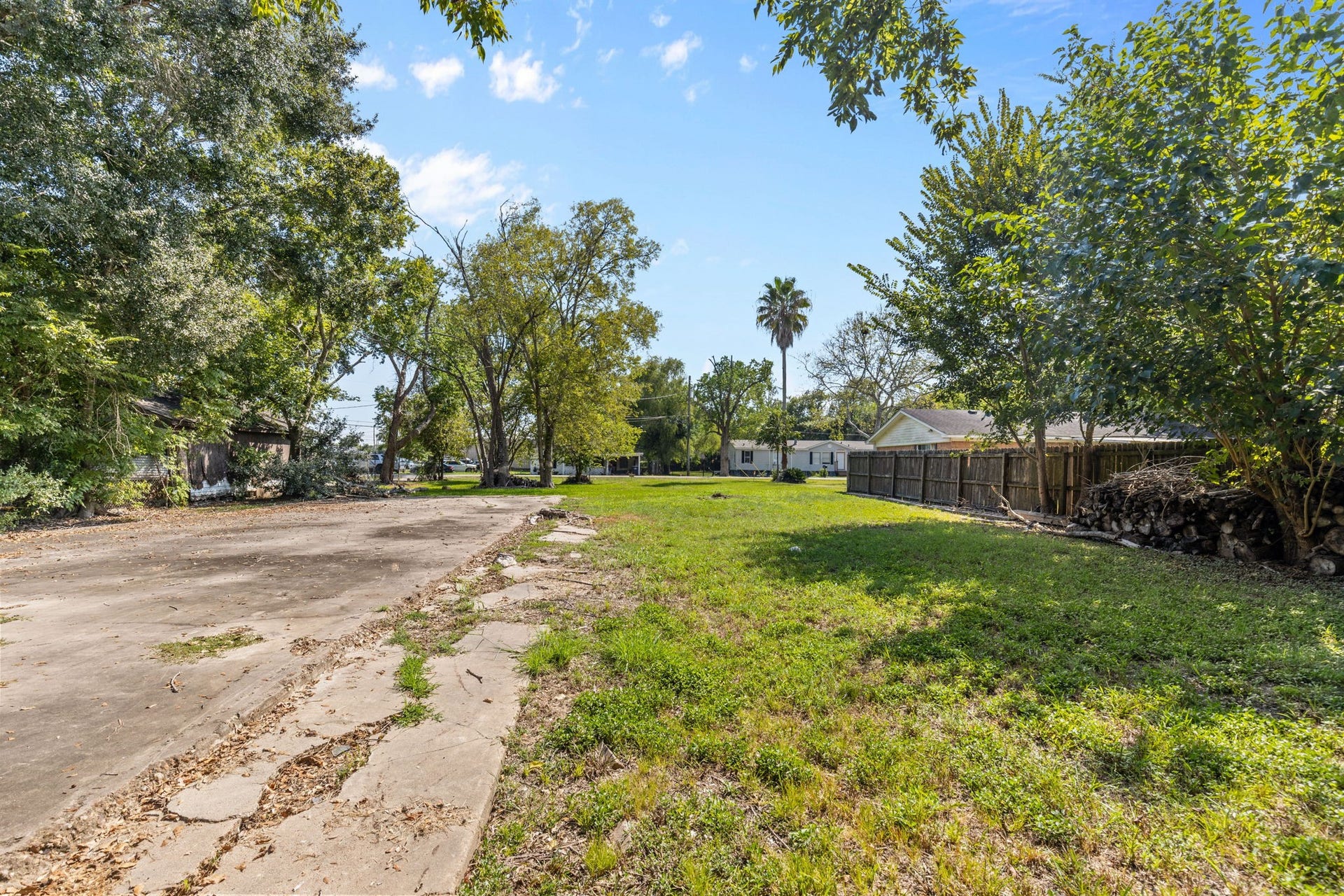 212 Woodward Street, Alvin, TX 77511 212 Woodward Street, Alvin, TX 77511