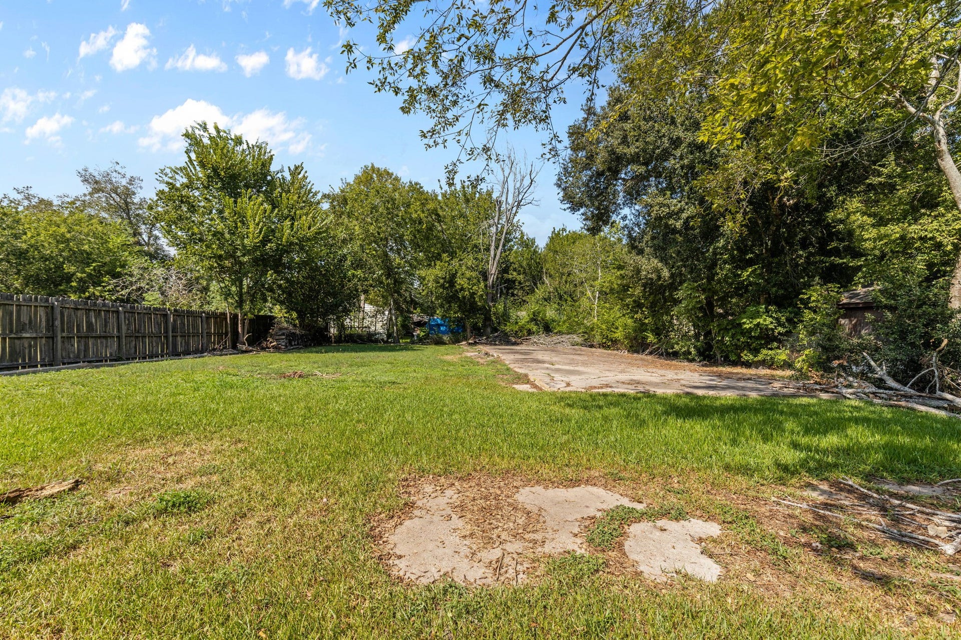 212 Woodward Street, Alvin, TX 77511 212 Woodward Street, Alvin, TX 77511