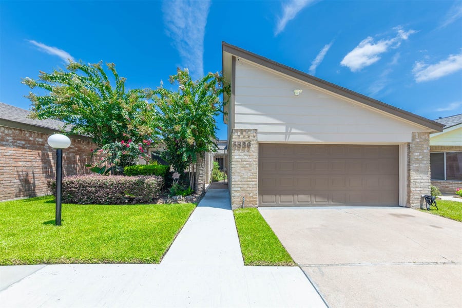 Property photo for 6339 BRIAR TERRACE DR, Houston, TX
